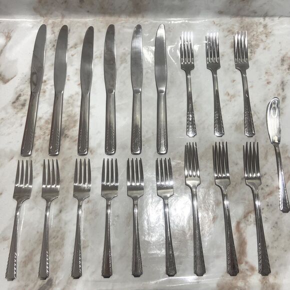 DS 19 pc Stainless Flatware USA Dinner Forks & Knives, Salad Forks, Butter Knife - Picture 3 of 16